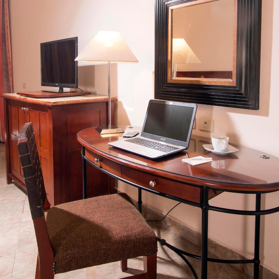 Swiss Inn Plaza Hotel 6th of October City Exteriör bild
