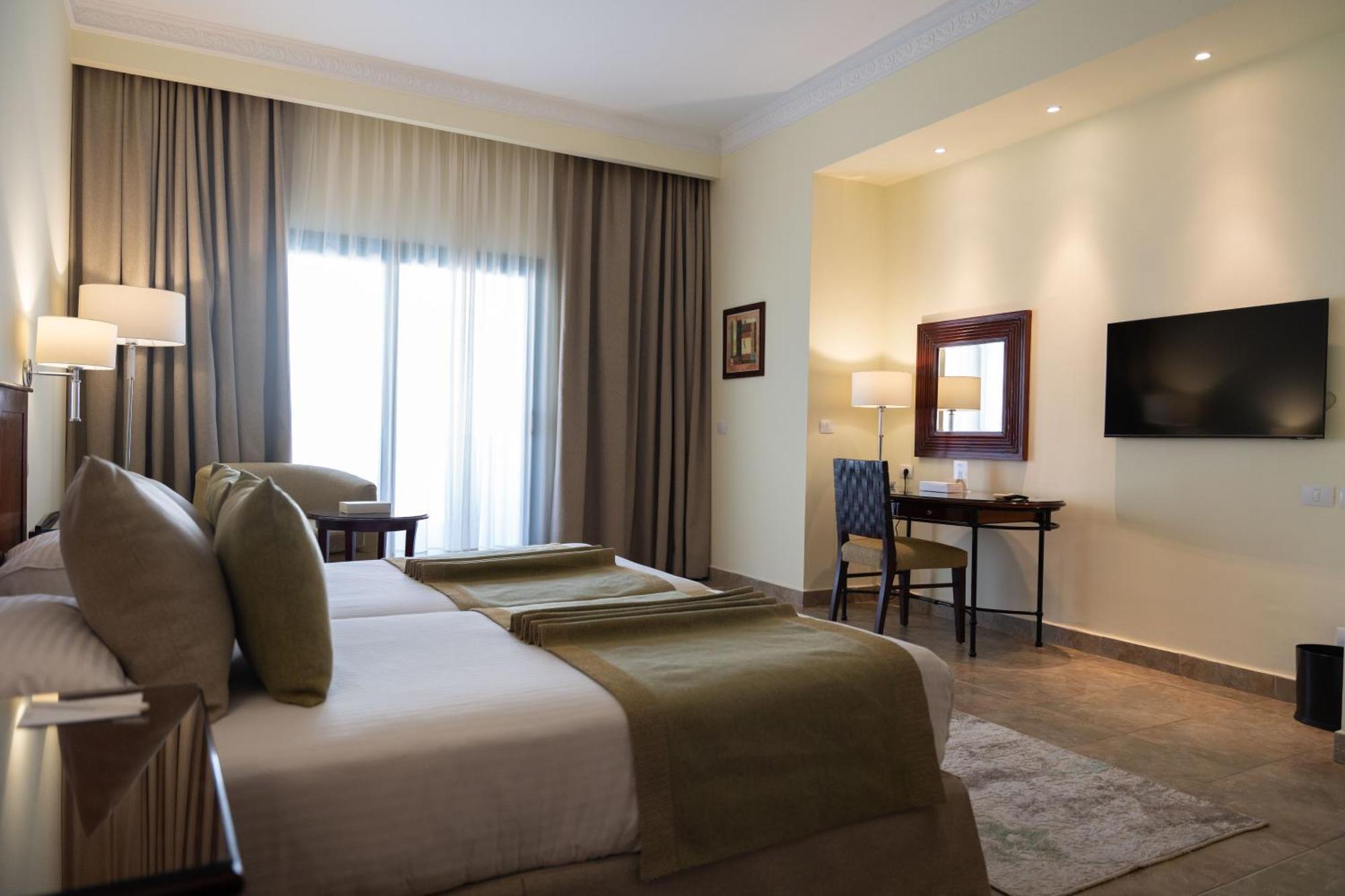 Swiss Inn Plaza Hotel 6th of October City Exteriör bild
